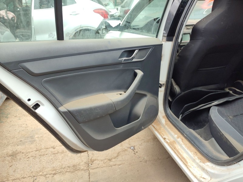 skoda rapid spaceback (nh1) del año 2016