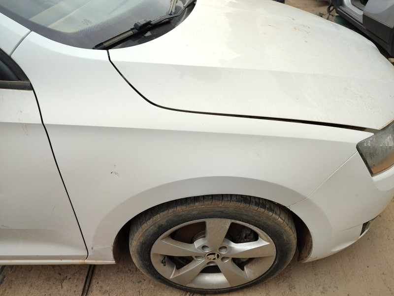 Recambio de aleta delantera derecha para skoda rapid spaceback (nh1) 1.6 tdi referencia OEM IAM   