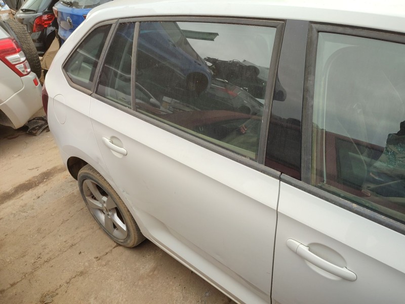Recambio de puerta trasera derecha para skoda rapid spaceback (nh1) 1.6 tdi referencia OEM IAM   