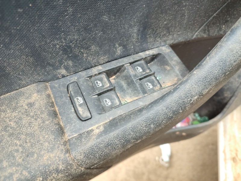 Recambio de mando elevalunas delantero izquierdo para skoda rapid spaceback (nh1) 1.6 tdi referencia OEM IAM   