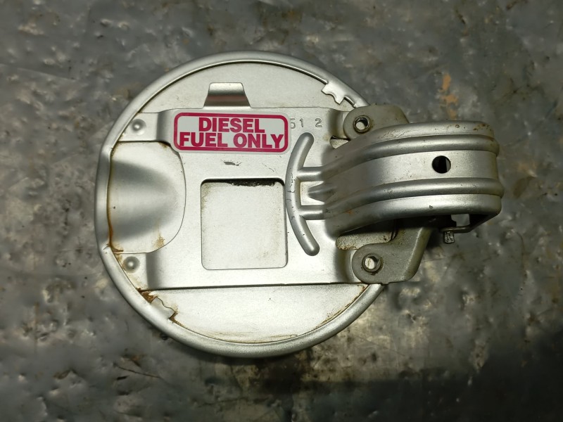 Recambio de tapa exterior combustible para dodge nitro 2.8 crd 4wd referencia OEM IAM   