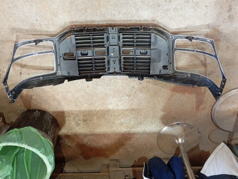 Recambio de rejilla delantera para dodge nitro 2.8 crd 4wd referencia OEM IAM   