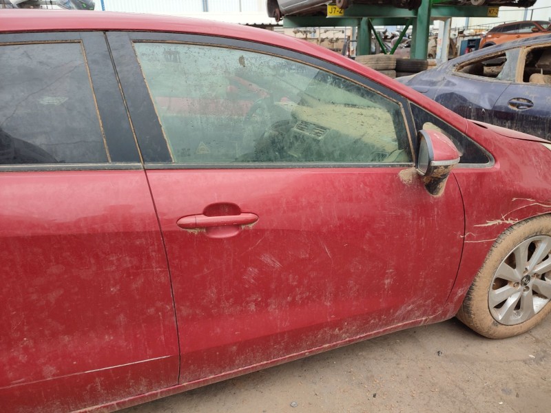 Recambio de puerta delantera derecha para kia rio iii (ub) 1.2 cvvt referencia OEM IAM   