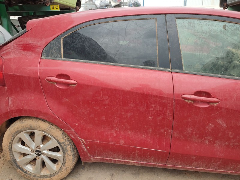 Recambio de puerta trasera derecha para kia rio iii (ub) 1.2 cvvt referencia OEM IAM   