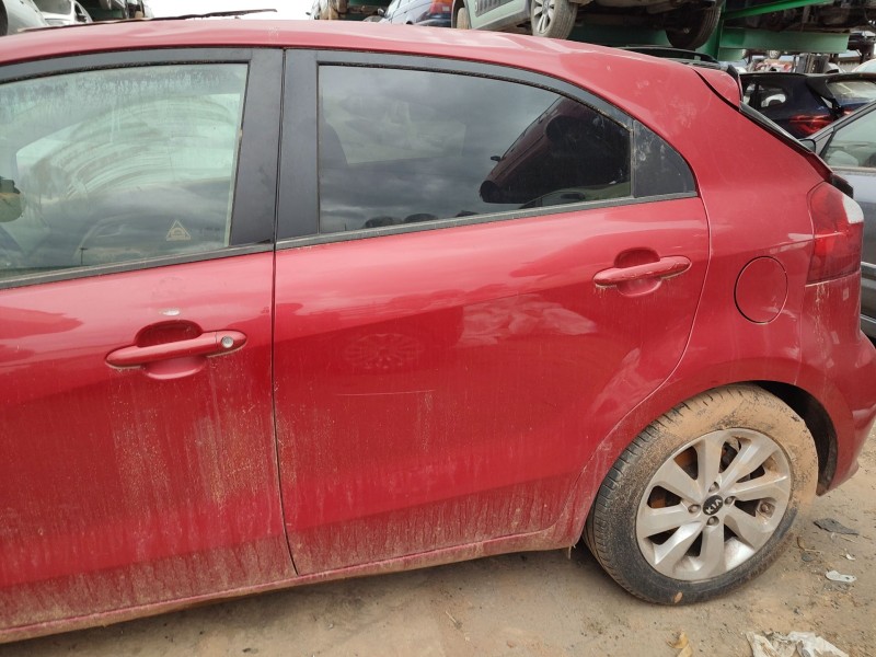 Recambio de puerta trasera izquierda para kia rio iii (ub) 1.2 cvvt referencia OEM IAM   