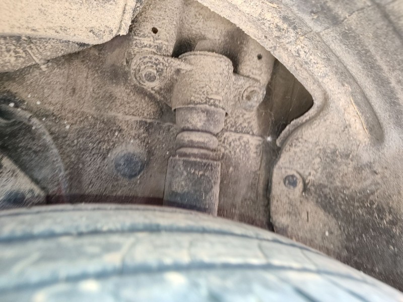 Recambio de amortiguador trasero izquierdo para kia niro i (de) 1.6 gdi hybrid referencia OEM IAM   