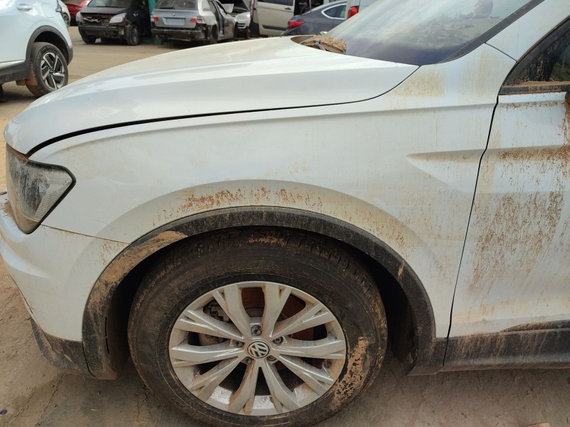 Recambio de aleta delantera izquierda para volkswagen tiguan (ad1, ax1) 1.4 tsi referencia OEM IAM   