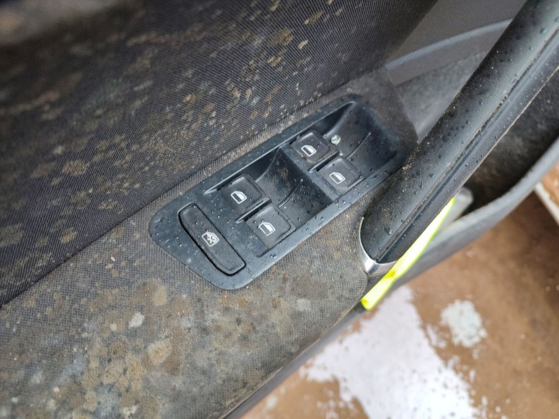 Recambio de mando elevalunas delantero izquierdo para volkswagen golf vii (5g1, bq1, be1, be2) 1.6 tdi 4motion referencia OEM IA