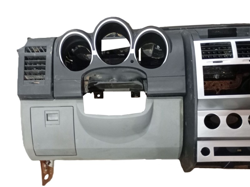 Recambio de salpicadero para dodge nitro 2.8 crd 4wd referencia OEM IAM   