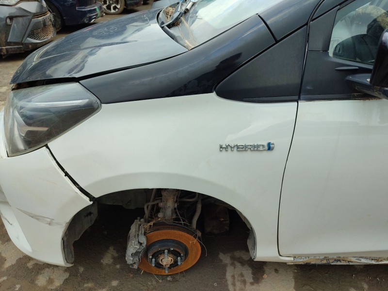 Recambio de aleta delantera izquierda para toyota yaris (_p13_) 1.5 hybrid (nhp130_) referencia OEM IAM   