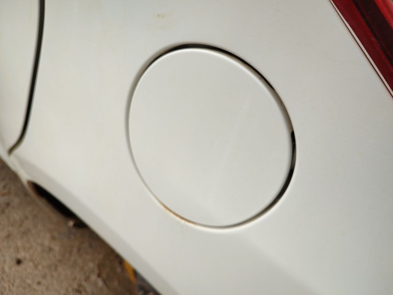 Recambio de tapa exterior combustible para toyota yaris (_p13_) 1.5 hybrid (nhp130_) referencia OEM IAM   