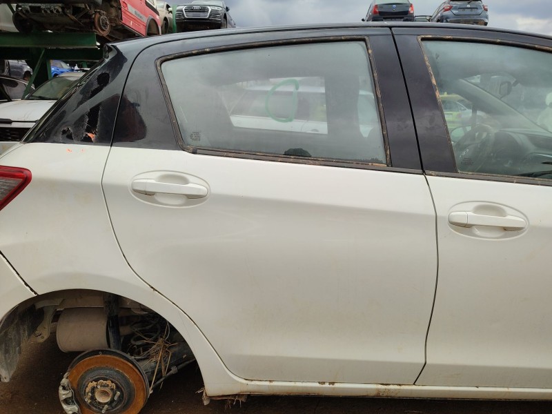 Recambio de puerta trasera derecha para toyota yaris (_p13_) 1.5 hybrid (nhp130_) referencia OEM IAM   