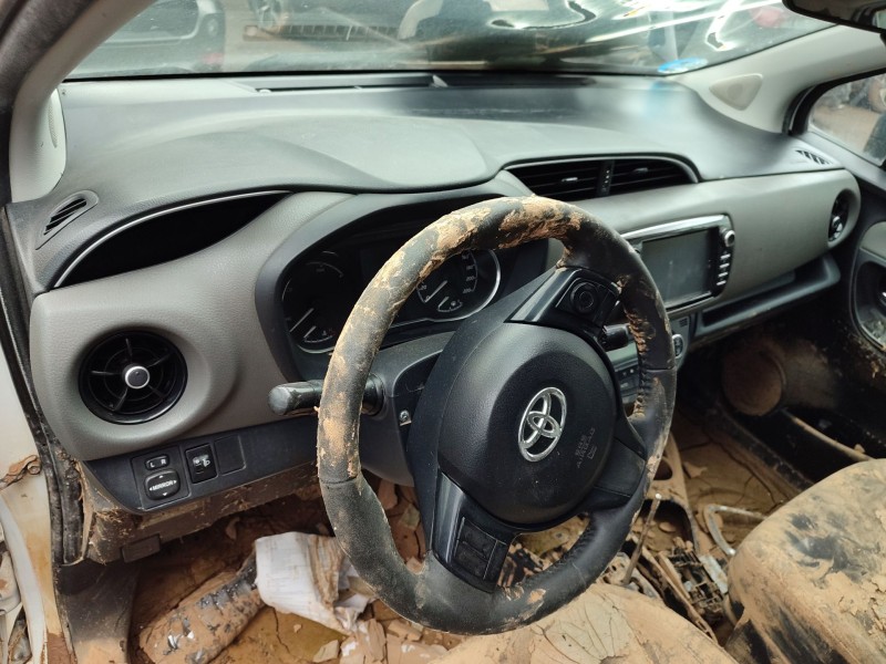 Recambio de salpicadero para toyota yaris (_p13_) 1.5 hybrid (nhp130_) referencia OEM IAM   