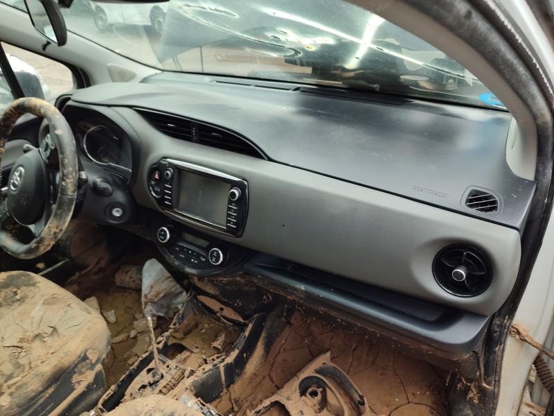 Recambio de salpicadero para toyota yaris (_p13_) 1.5 hybrid (nhp130_) referencia OEM IAM   
