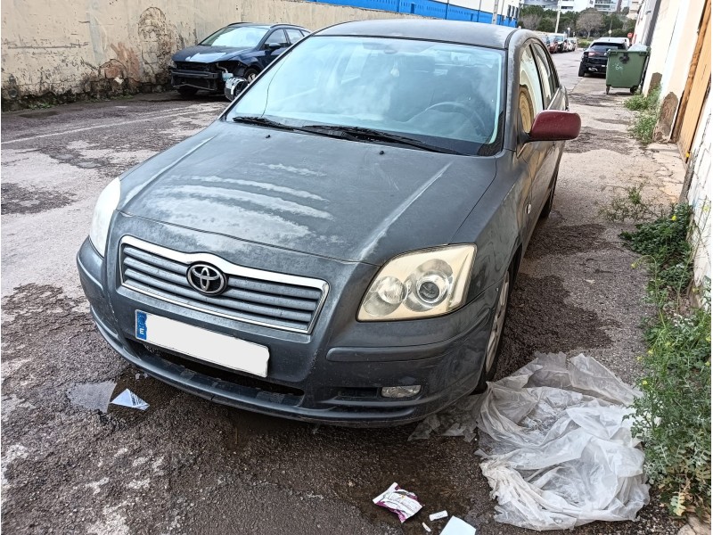toyota avensis (_t25_) del año 2004