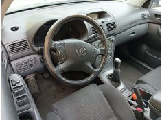 toyota avensis (_t25_) del año 2004 2