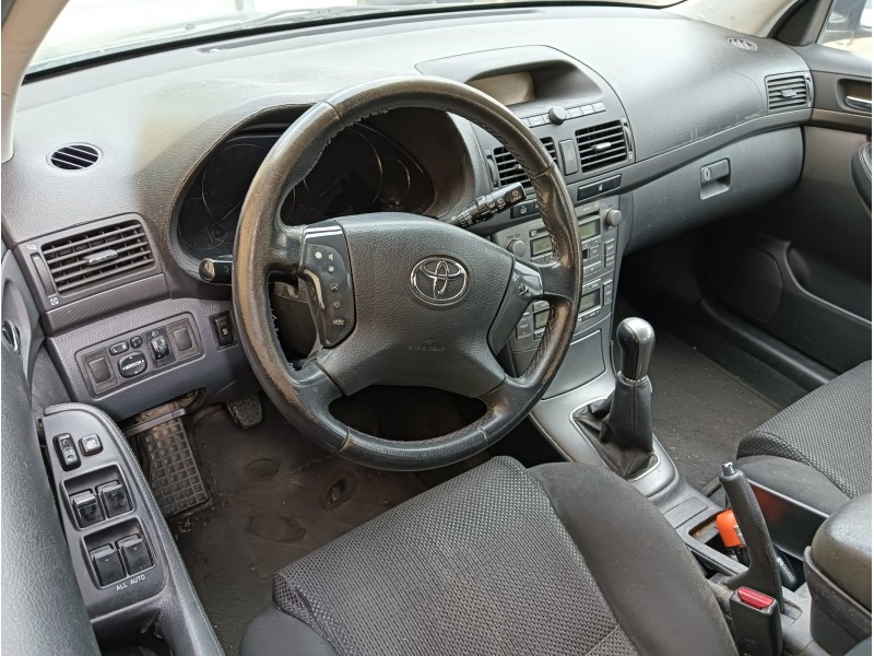 toyota avensis (_t25_) del año 2004