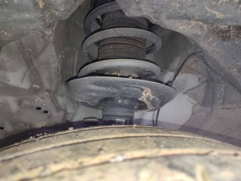 Recambio de amortiguador delantero izquierdo para toyota yaris (_p21_, _pa1_, _ph1_) 1.5 hybrid (mxph10) referencia OEM IAM   