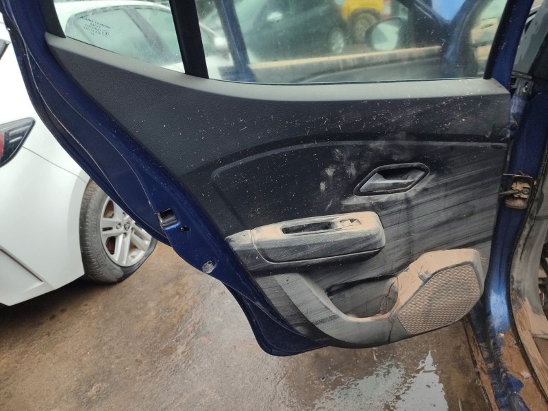 Recambio de guarnecido puerta trasera izquierda para dacia sandero iii 1.0 tce 90 referencia OEM IAM   