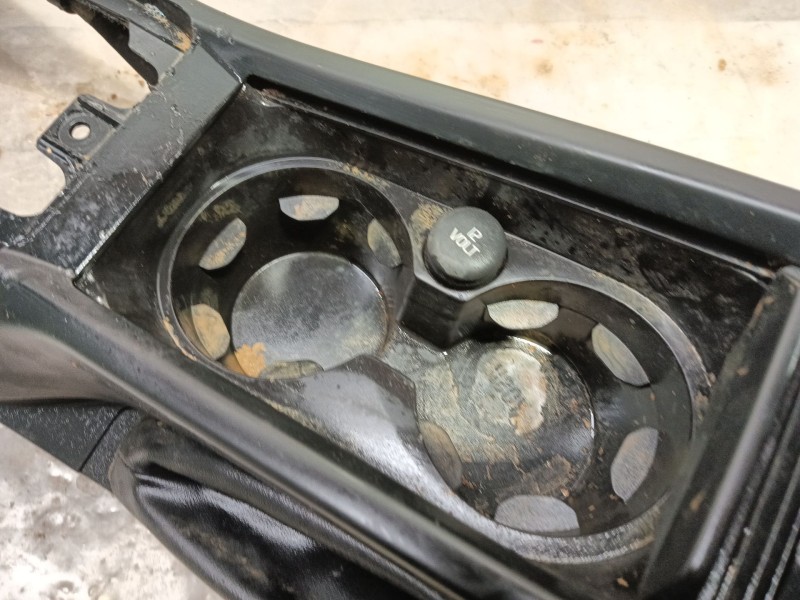 Recambio de apoyabrazos central para volvo v40 hatchback (525) d2 referencia OEM IAM  01302307 