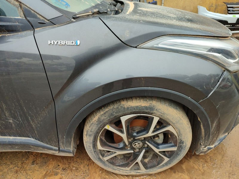 Recambio de aleta delantera derecha para toyota c-hr (_x1_) 1.8 hybrid (zyx10_, zyx11_) referencia OEM IAM   