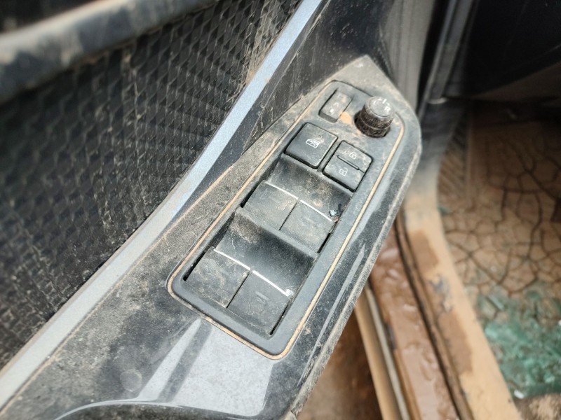 Recambio de mando elevalunas delantero izquierdo para toyota c-hr (_x1_) 1.8 hybrid (zyx10_, zyx11_) referencia OEM IAM   