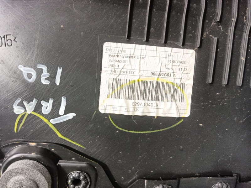 Recambio de guarnecido puerta trasera izquierda para dacia sandero iii 1.0 tce 90 referencia OEM IAM   