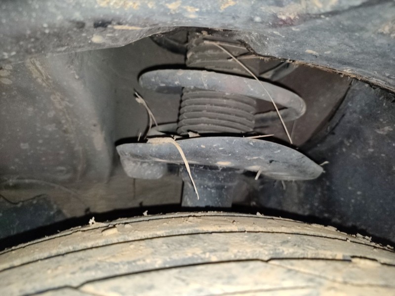 Recambio de amortiguador delantero izquierdo para nissan juke (f15) 1.6 referencia OEM IAM   