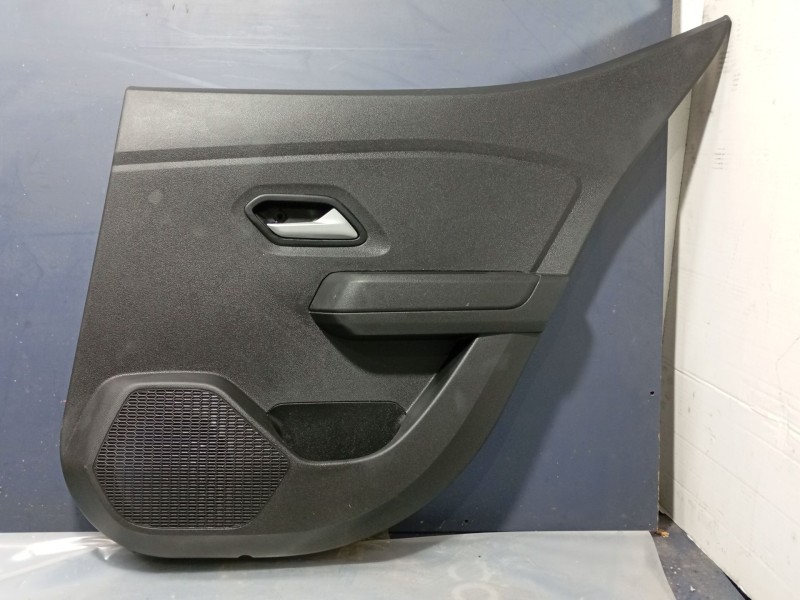 Recambio de guarnecido puerta trasera derecha para dacia sandero iii 1.0 tce 90 referencia OEM IAM   