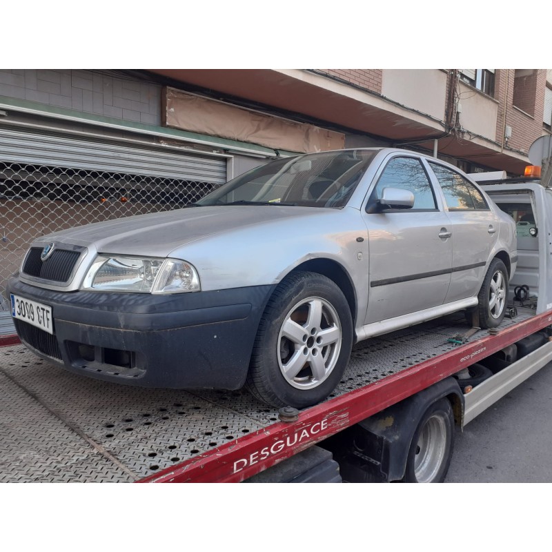 SKODA OCTAVIA BERLINA (1U2)