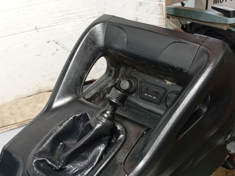 Recambio de apoyabrazos central para hyundai ix35 (lm, el, elh) 1.7 crdi referencia OEM IAM   