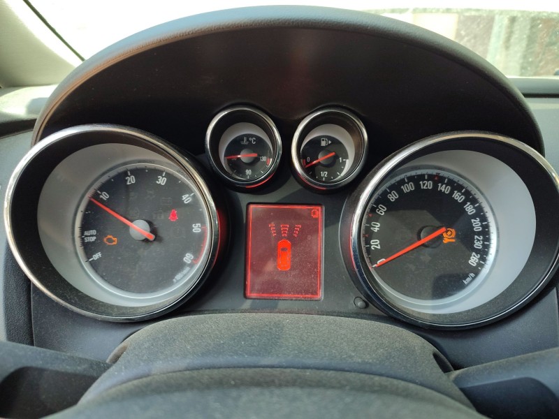 opel astra j sedán del año 2014