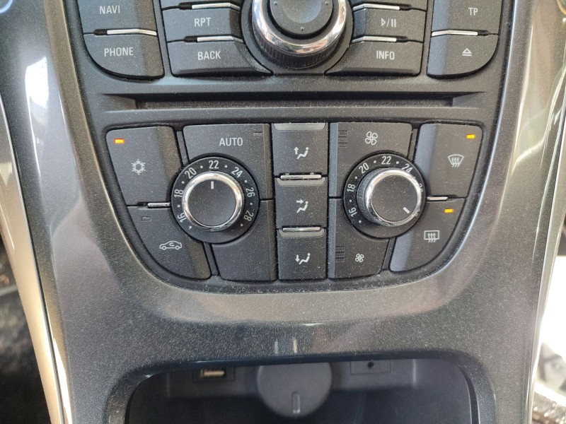 opel astra j sedán del año 2014