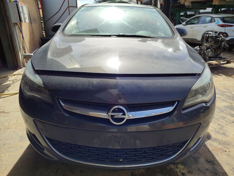 opel astra j sedán del año 2014