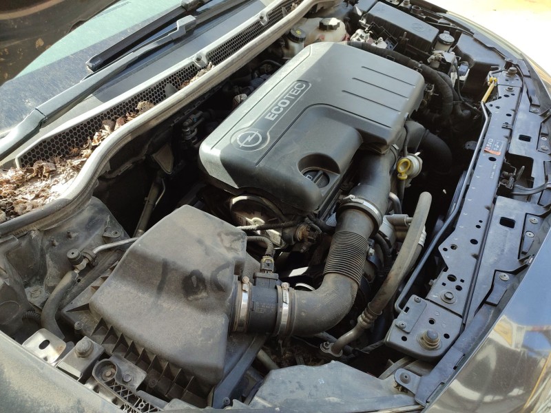 opel astra j sedán del año 2014