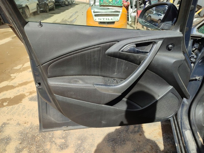 opel astra j sedán del año 2014