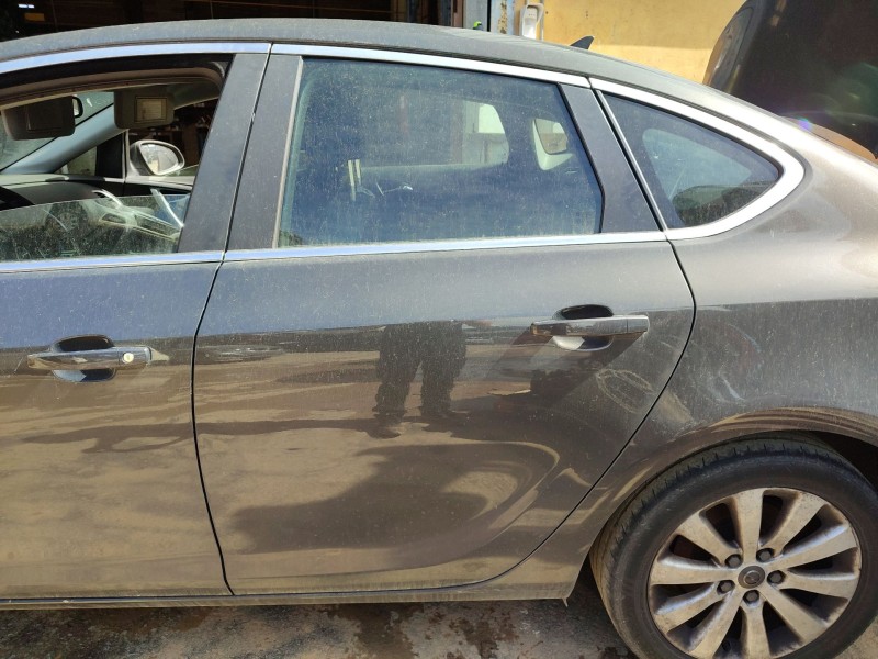 opel astra j sedán del año 2014