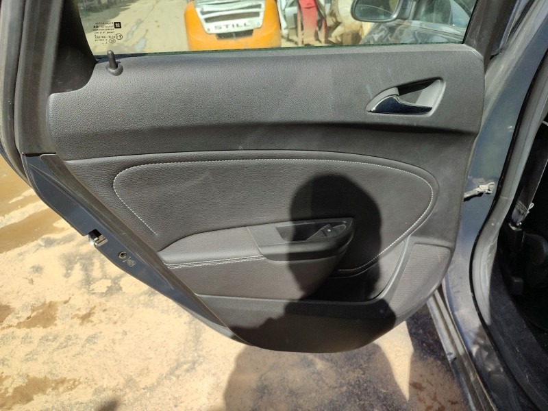 opel astra j sedán del año 2014