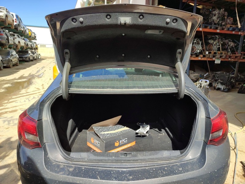 opel astra j sedán del año 2014