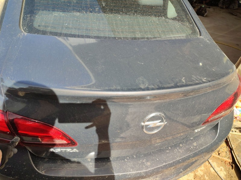 opel astra j sedán del año 2014