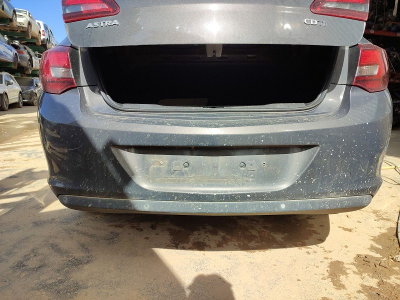 opel astra j sedán del año 2014