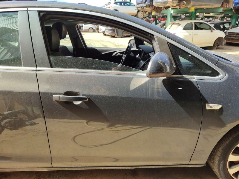 opel astra j sedán del año 2014