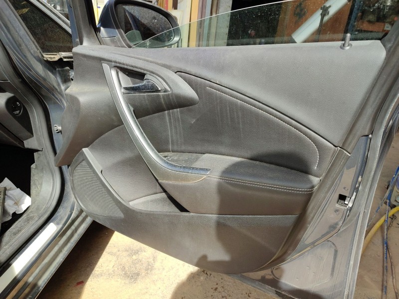 opel astra j sedán del año 2014