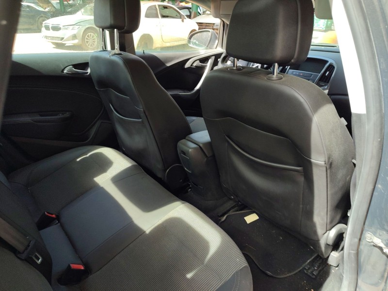 opel astra j sedán del año 2014