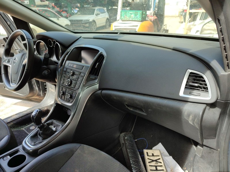 opel astra j sedán del año 2014