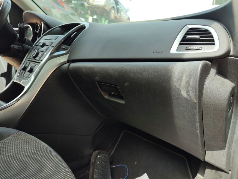 opel astra j sedán del año 2014