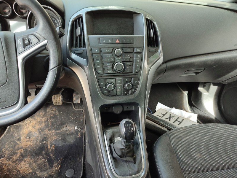 opel astra j sedán del año 2014