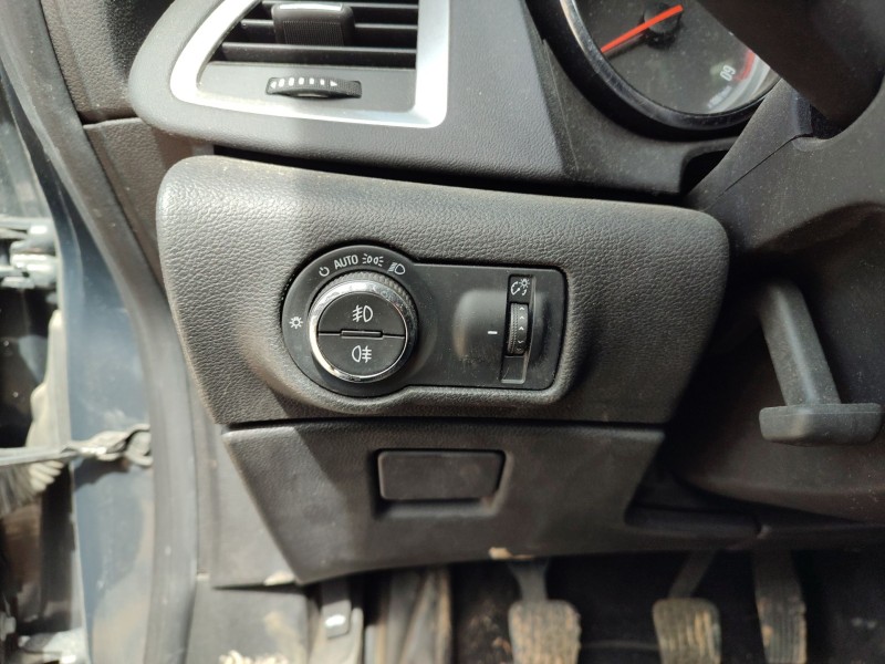 opel astra j sedán del año 2014