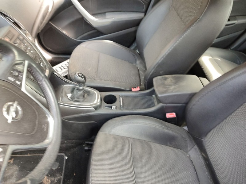 opel astra j sedán del año 2014