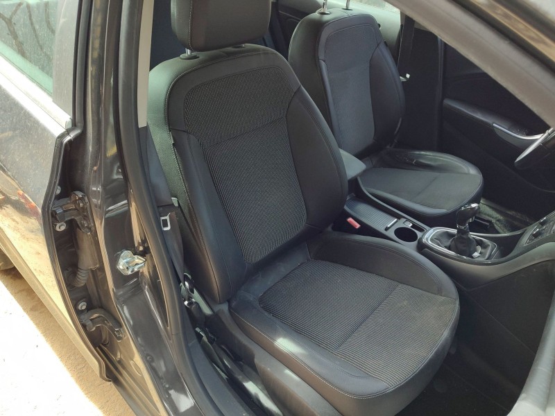 opel astra j sedán del año 2014